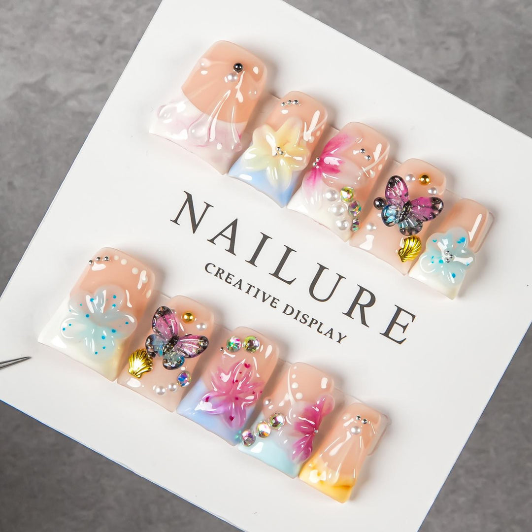 Künstlerisches Floral Schmetterling Press-On Nagelset