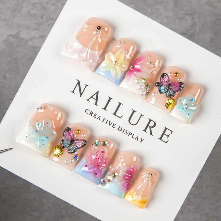 Künstlerisches Floral Schmetterling Press-On Nagelset