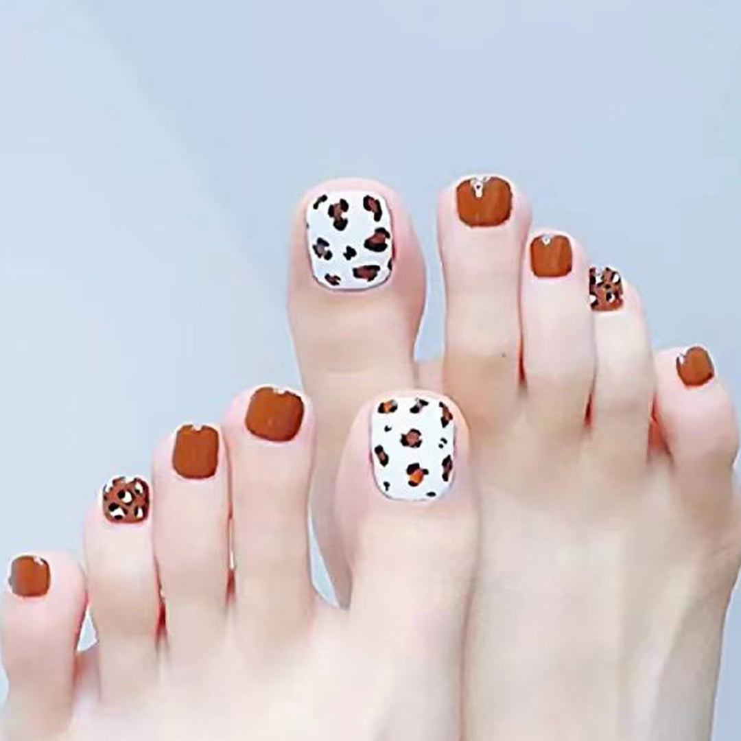 Trendige Tierdruck-Nagelkunst