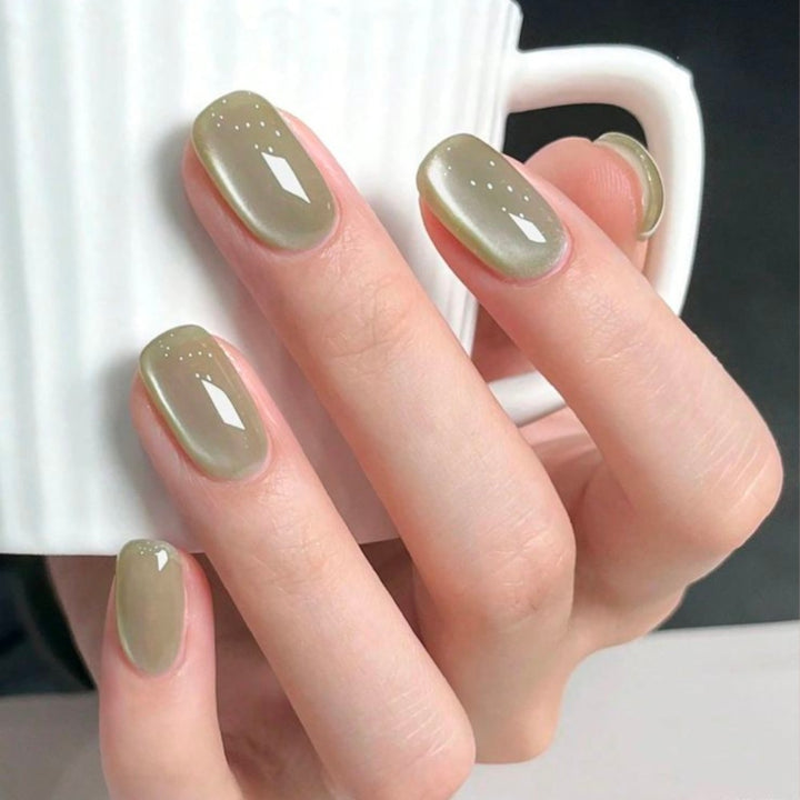 Kunstnägel mit Elegantem Satiniertem Finish und Modernem Design Karnz