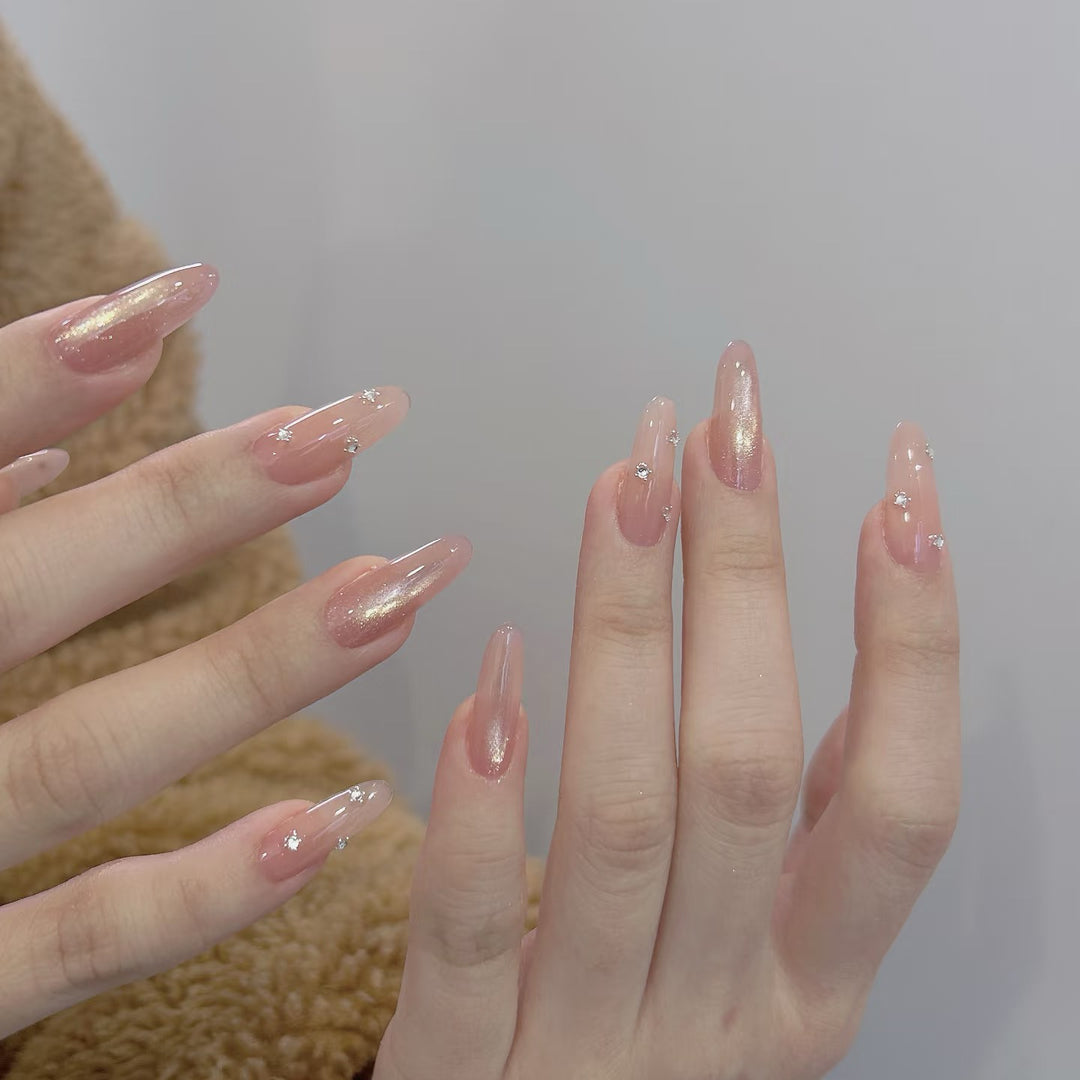 Elegante Kunstnägel mit Glitzerakzenten Karnz