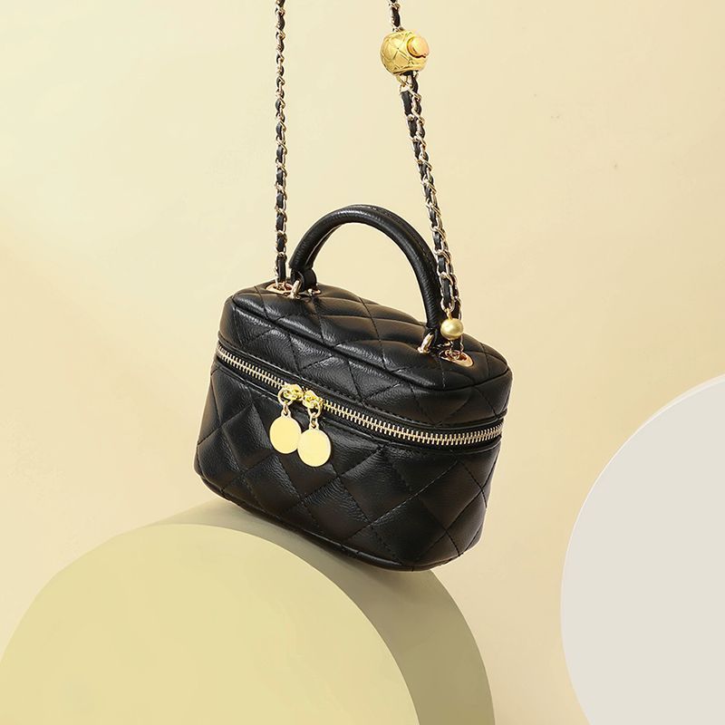 Gepolsterte Mini Kettenhandtasche Karnz