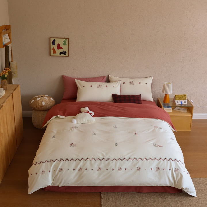 Bettwäsche-Garnitur mit besticktem Blumenmuster und feinem Baumwoll-Satin