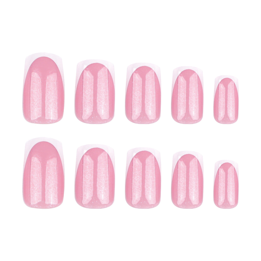 Funkelnde Nagelkunst mit elegantem French Tip Karnz