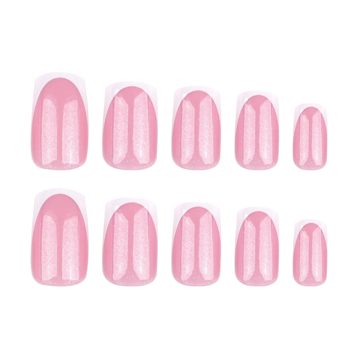 Funkelnde Nagelkunst mit elegantem French Tip Karnz