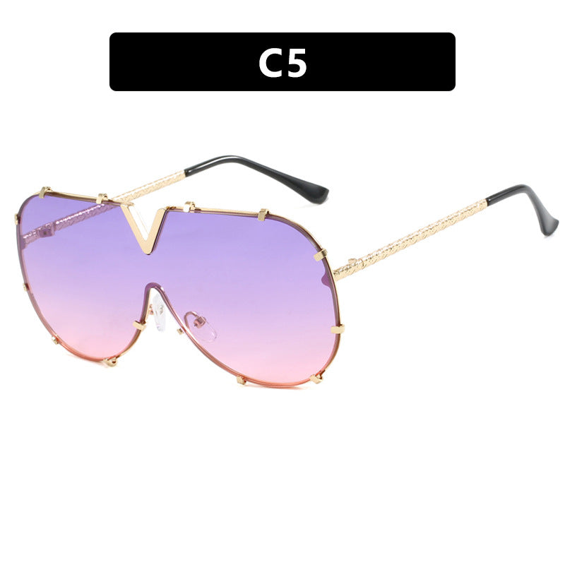 Damen oversized Schutzbrille im futuristischen Design Karnz