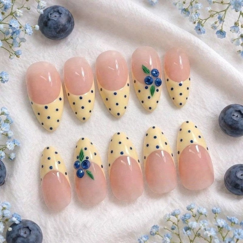 Dekoratives Press-On Nagelkunst Set Karnz