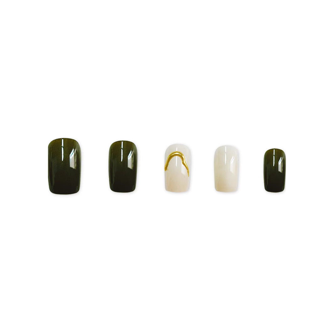 Künstlerisches Press-On-Nageldesign Karnz