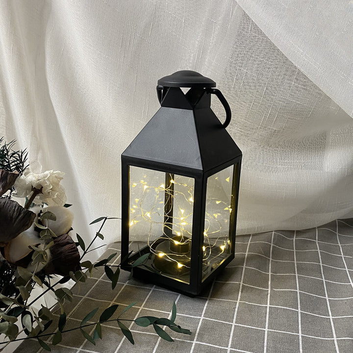 Dekorative Metall- und Glaslaterne mit warmen LED-Feenlichtern Karnz