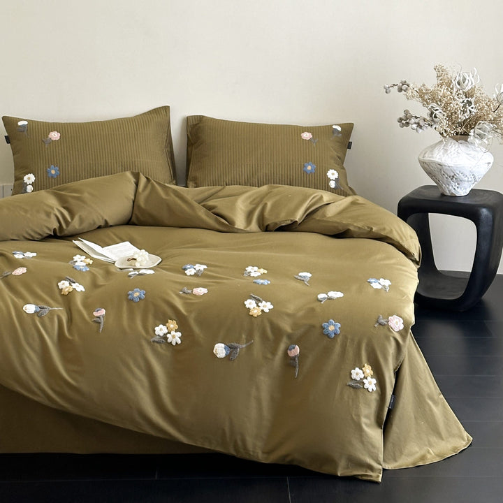 Gestepptes Bettwäsche-Set mit dreidimensionaler Blumenstickerei und Kissenbezügen