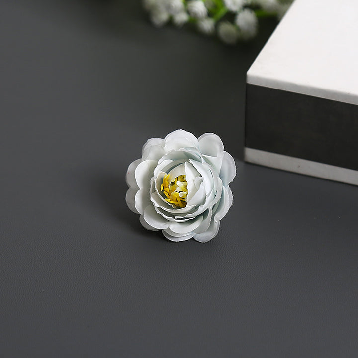 Blumenbrosche für dekorative Zwecke und Anzeige