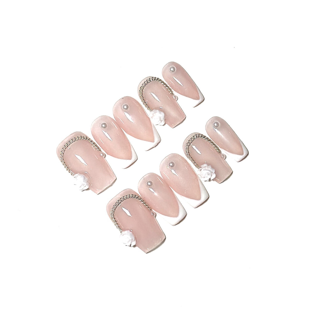Elegantes Dekoratives Press-On-Nagelset mit Blumendetails
