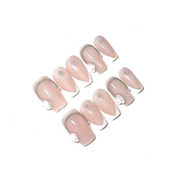 Elegantes Dekoratives Press-On-Nagelset mit Blumendetails