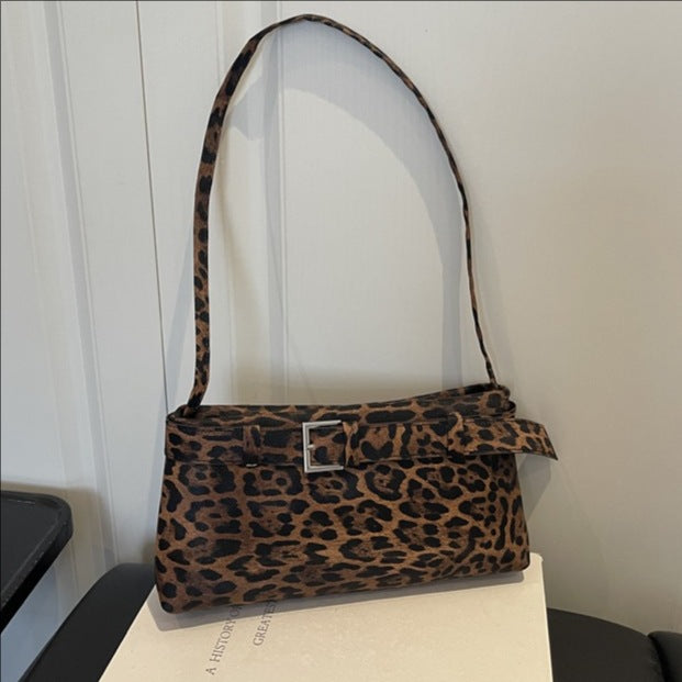 Chic strukturierte Leoprint-Handtasche