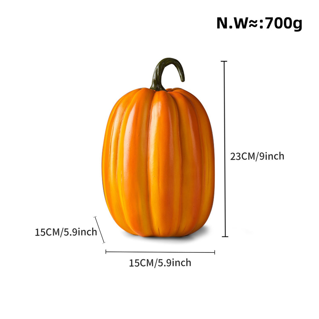 Dekorative Kürbisfigur als Herbstsonde Karnz