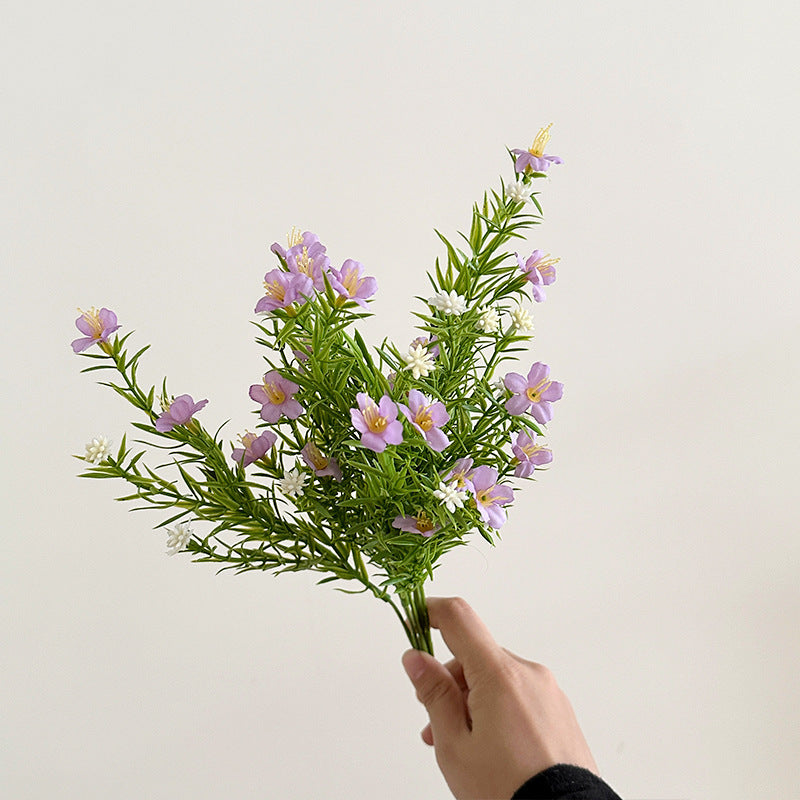 Realistische Blumenanordnung