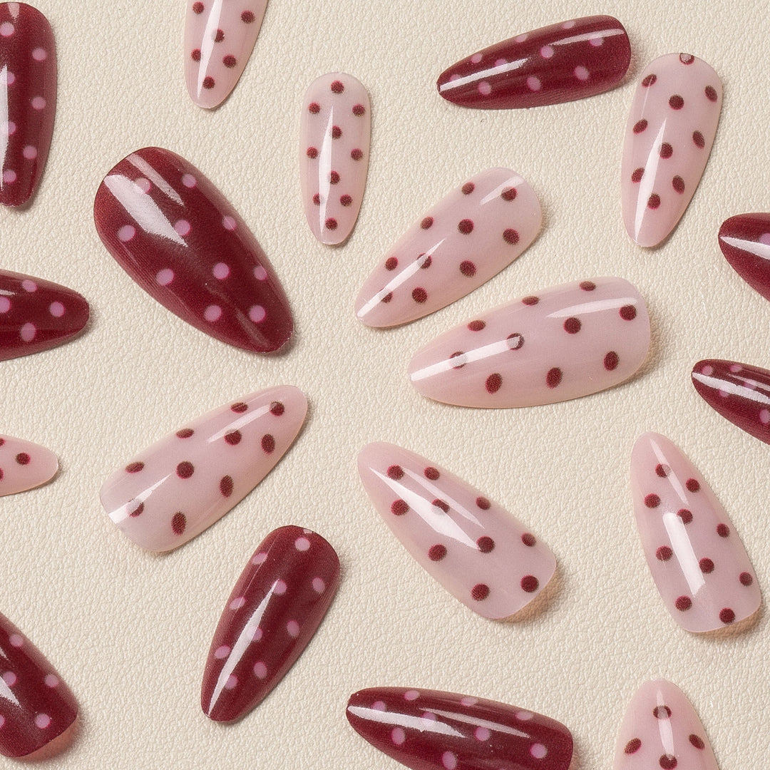 Elegante Stiletto Press-On Nagelkunst