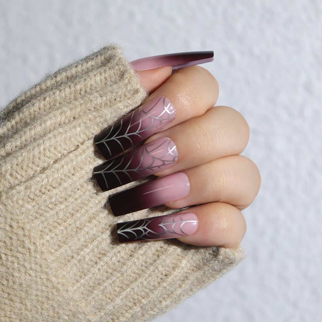 Künstlerische Spinnenwebe Nagelkunstverlängerungen Karnz