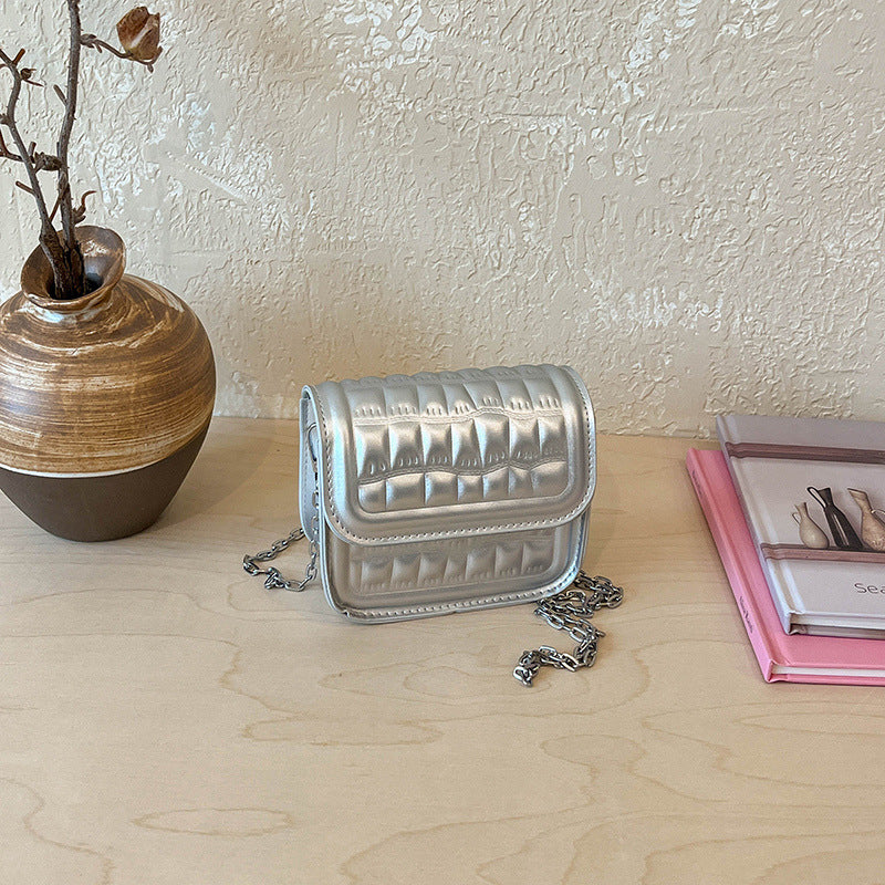 Texturiert gesteppte Mini-Crossbody-Tasche Karnz