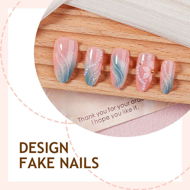 Kunstnagelset mit floralen und glamourösen Designs Karnz