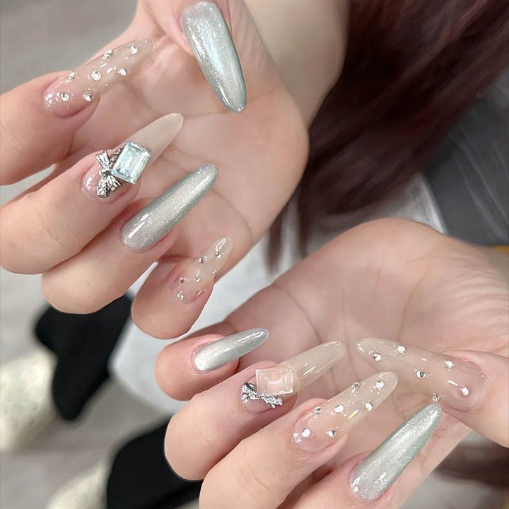 Glitzernde Acryl-Nagelerweiterungen