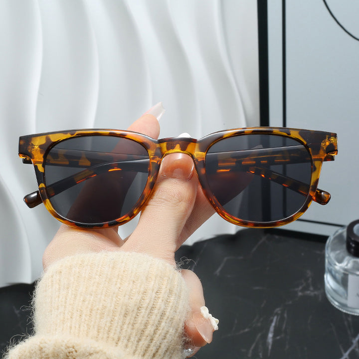 Damen modische Cat-Eye Sonnenbrille mit hochwertigem Kunststoffrahmen Karnz