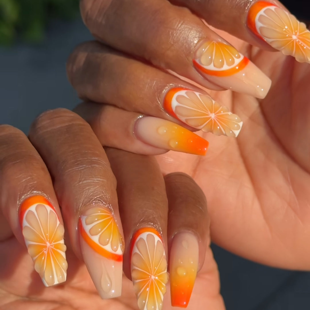 Kunstvolle Nagelverlängerungen im Frucht-Design Karnz
