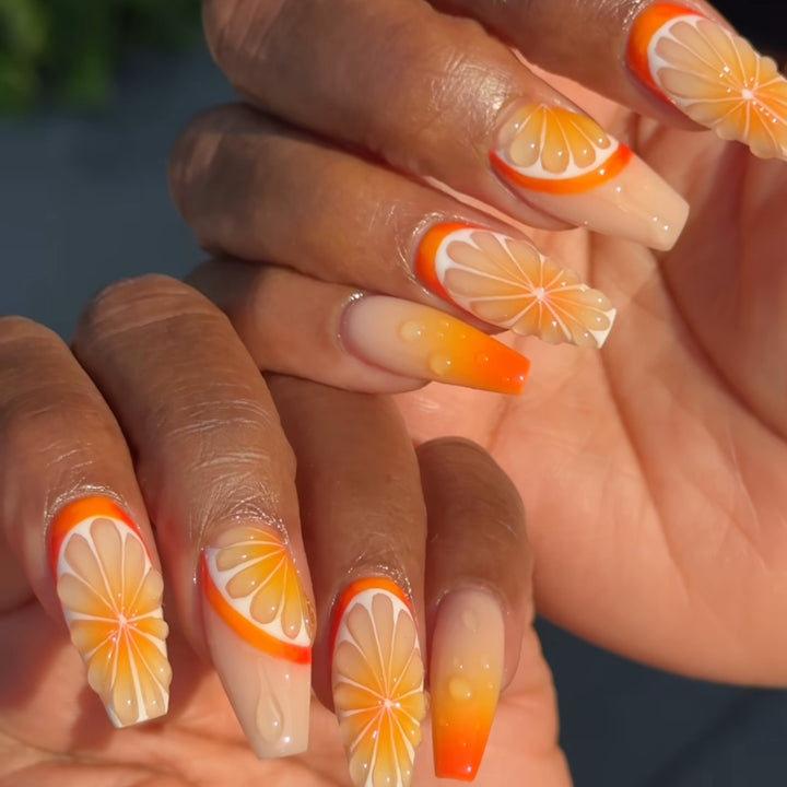Kunstvolle Nagelverlängerungen im Frucht-Design Karnz