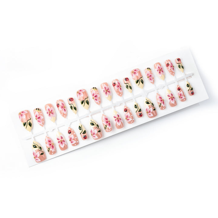 Florales Design Dekorative Press-On Nagelset Karnz