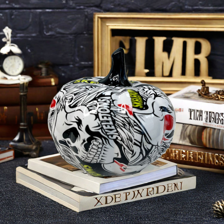 Kunstvolle Halloween Kürbisfigur Karnz