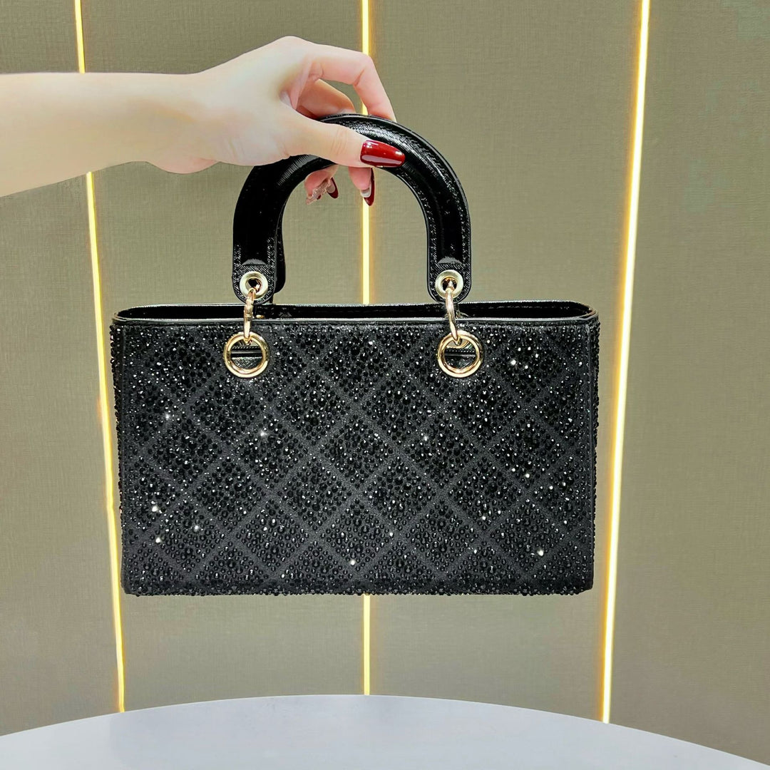 Elegante Handtasche mit Strassverzierung