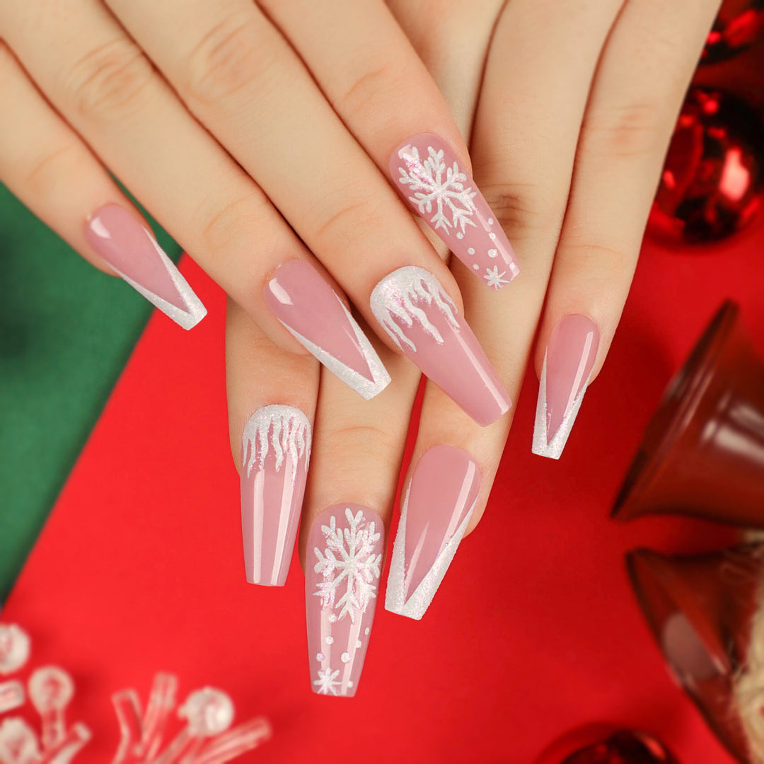 Elegante Acryl-Nägel mit goldenen Akzenten Karnz