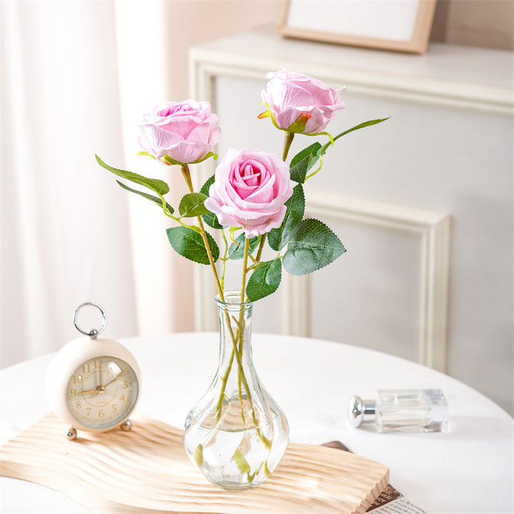 Realistische elegante Rosenstem