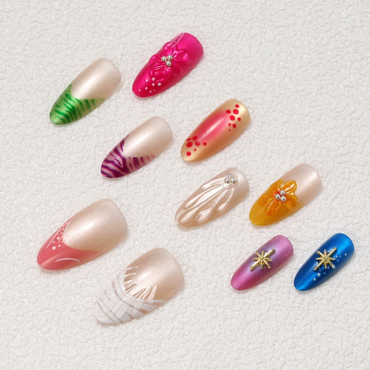 Kunstnagel-Set mit floralen und glitzernden Akzenten Karnz