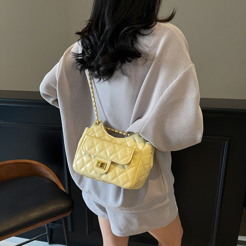 Gestepptes Handtasche mit Ketten-Detail Karnz