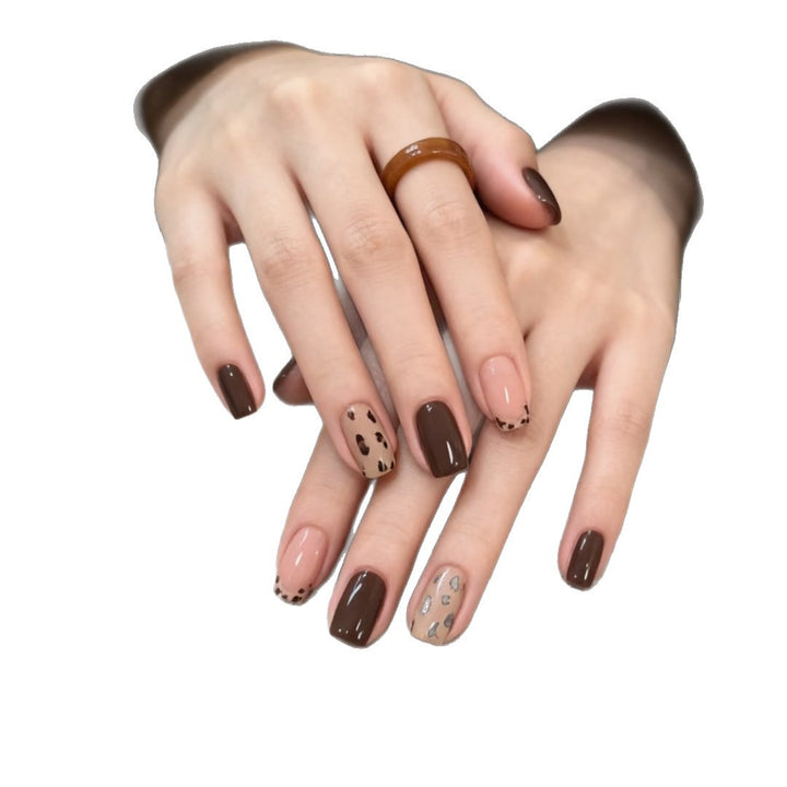 Dekoratives Press-On Nagelkunst Set mit einzigartigen Leopardenmustern