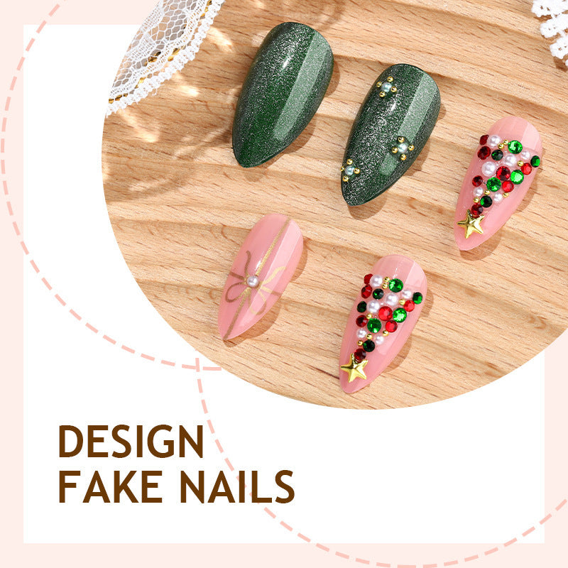 Festliches Kunstnagelset mit weihnachtlichen Motiven und Glitzerakzenten Karnz