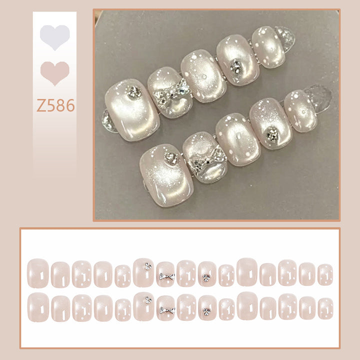 Kunstnagelset mit eleganten Glitzer- und Kristallverzierungen Karnz