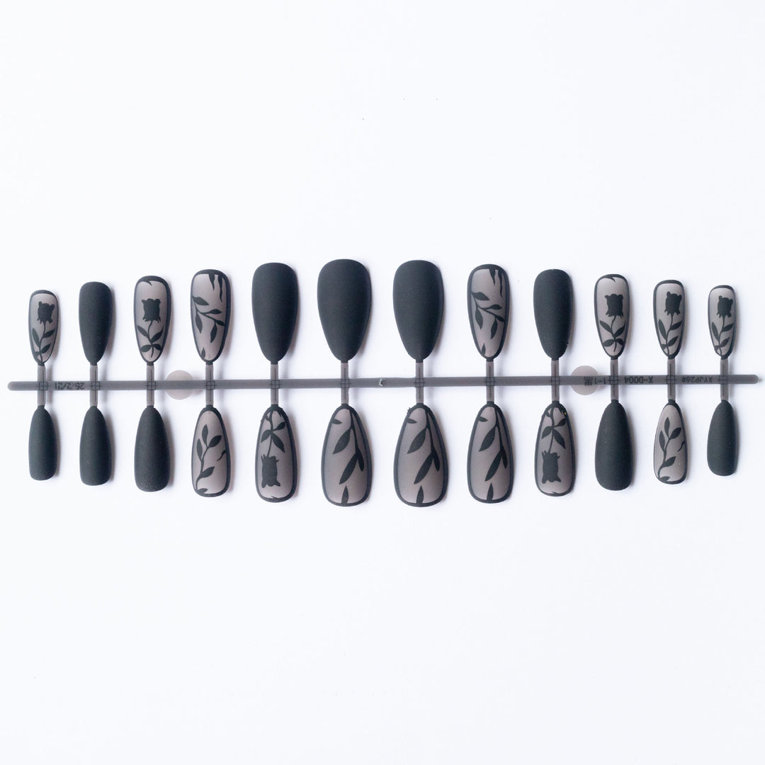 Künstlerisches, blumeninspiriertes Nagelkunst-Set