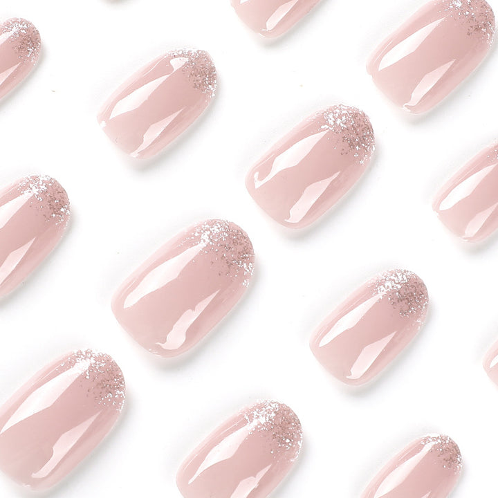Kunstvolle Nagellack-Applikationen mit elegantem Glitzer-Finish Karnz