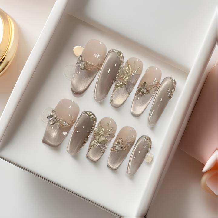 Elegantes dekoratives Press-On-Nagels Set Karnz
