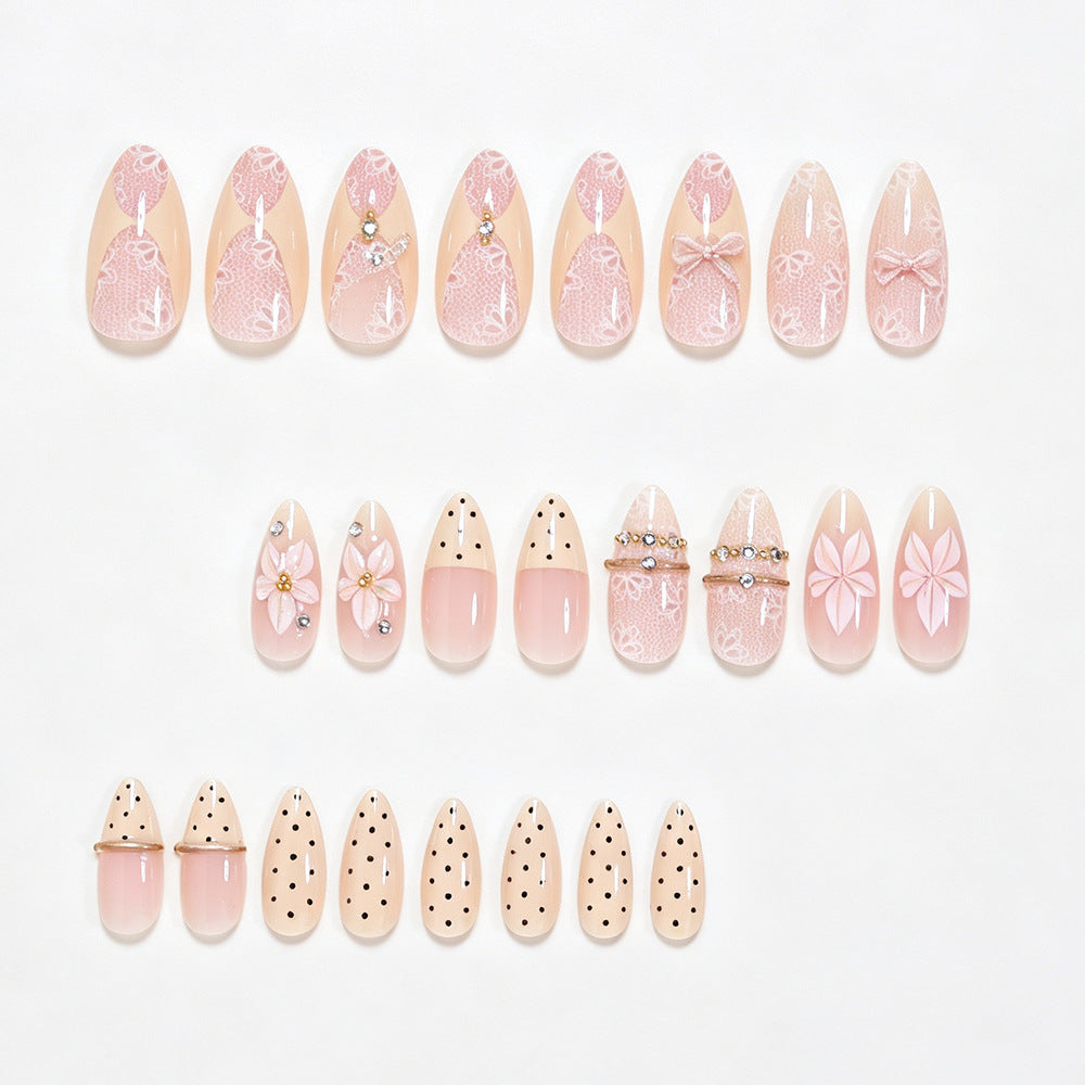 Elegante Florale Design Press-On Nagelspitzen Karnz