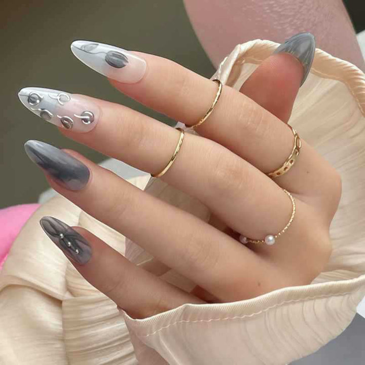 Künstlerisches Stiletto Presse-auf-Nageldesign mit zeitgenössischen Akzenten Karnz