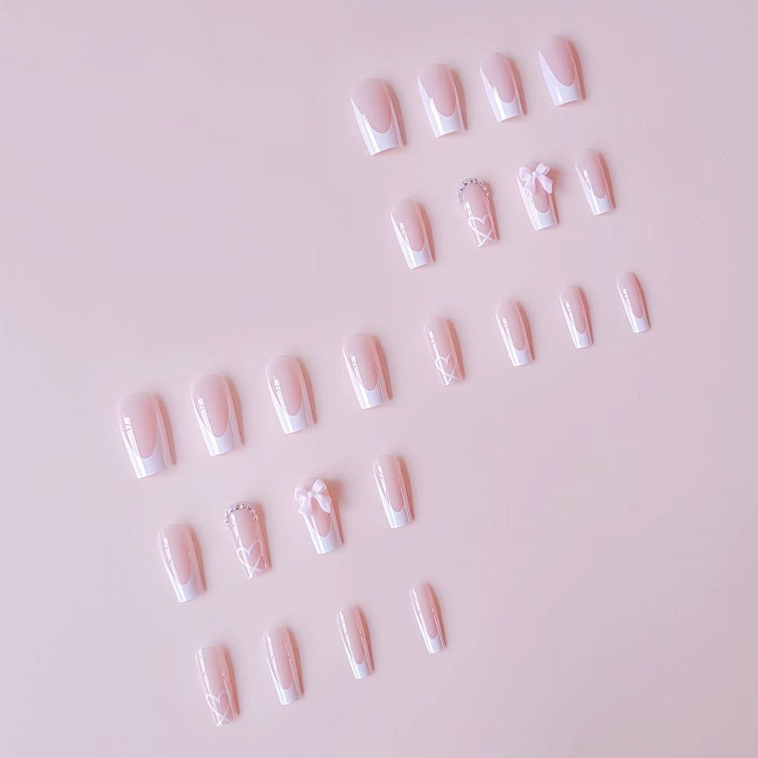 Kunstnagelset mit eleganten 3D-Schleifen und Strassverzierungen Karnz