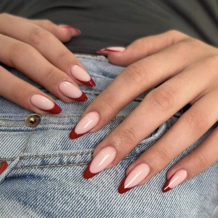 Kunstnagelset mit stilvollem spitzem Design und eleganten Farbverläufen Karnz