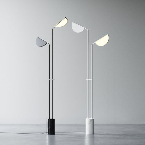 Moderne verstellbare Stehlampe mit doppelten Schirmen
