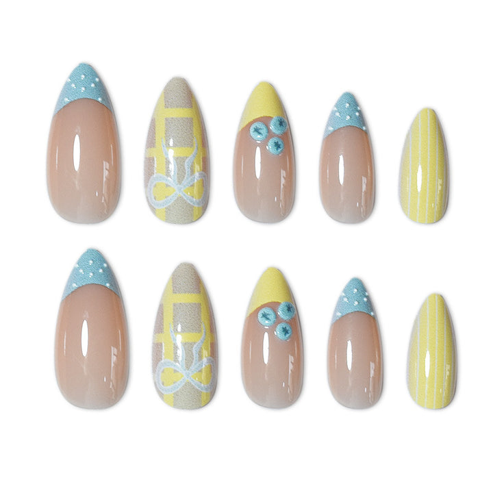 Designer Press-On Nail Art Set mit einzigartigen Mustern Karnz