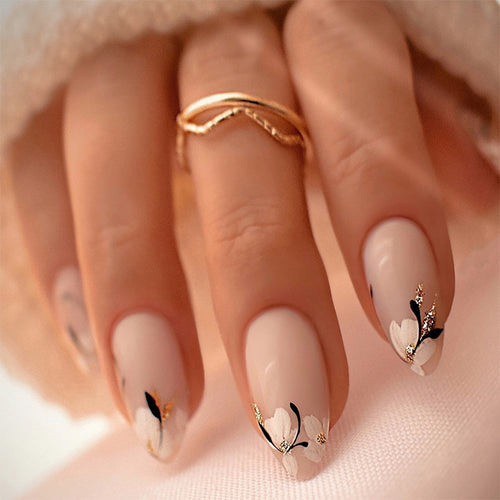 Dekorativer Press-On Nagelset mit künstlerischem Blumenmuster Karnz