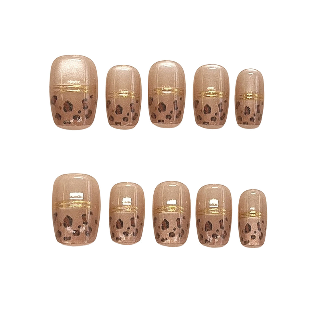 Elegantes Press-On Nagelkunst Set Karnz