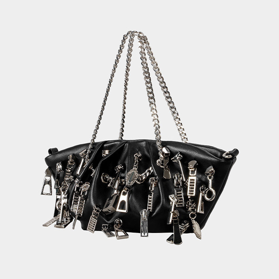 Dekorative Handtasche mit Kettenakzenten